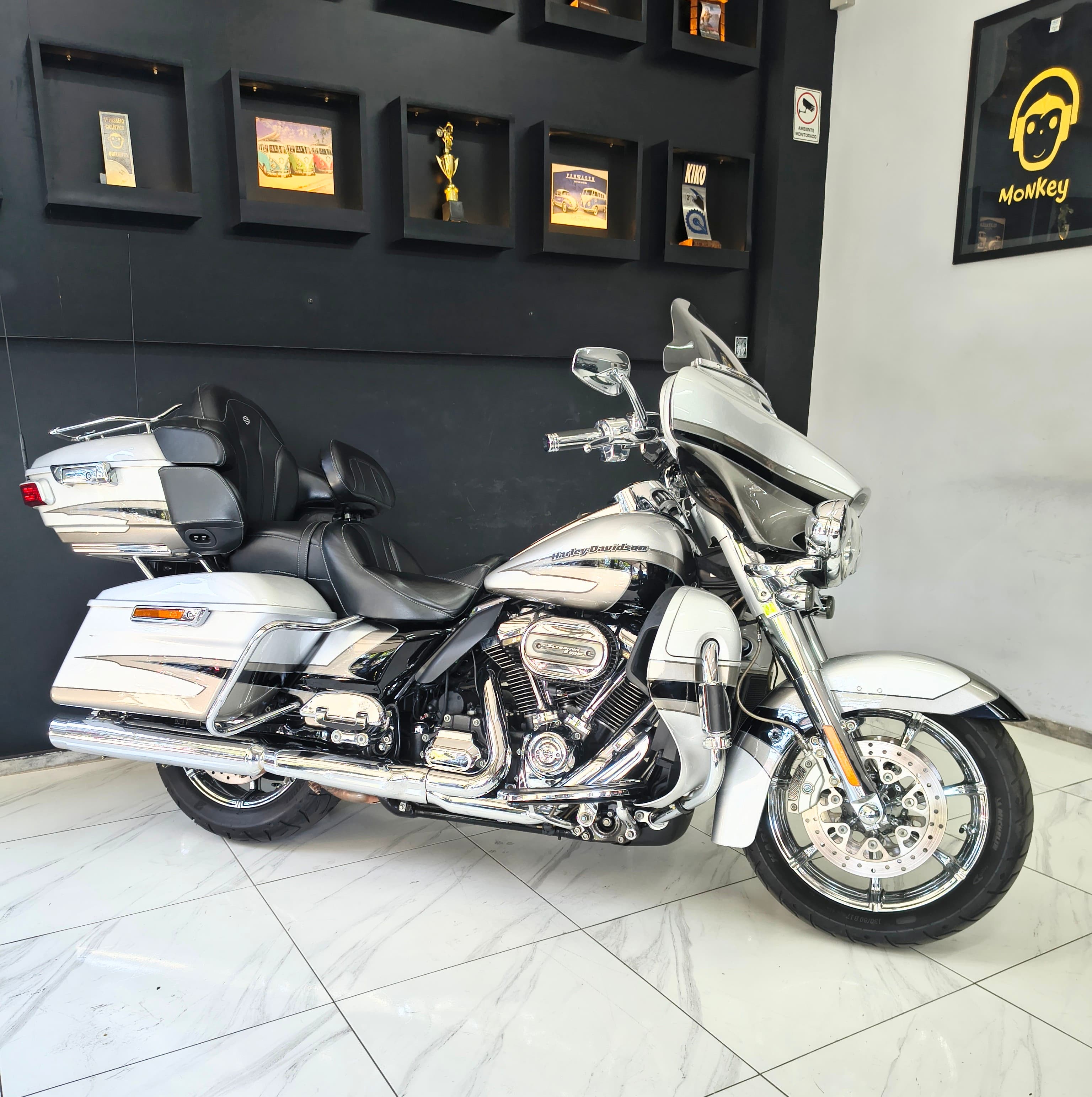Harley Davidson  CVO Limited FLHTKSE 5