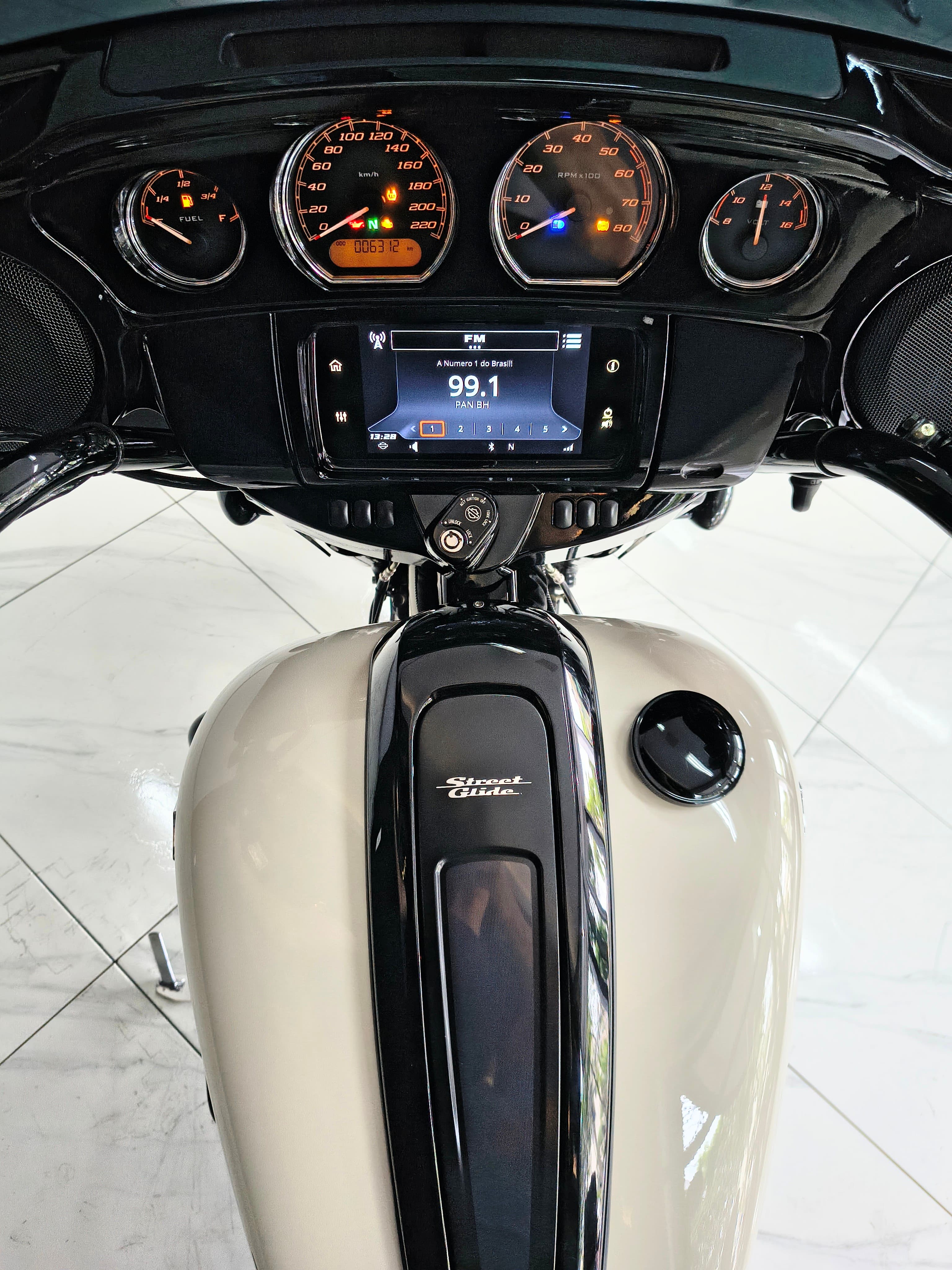 Harley Davidson  Street Glide Special FLHXS  3