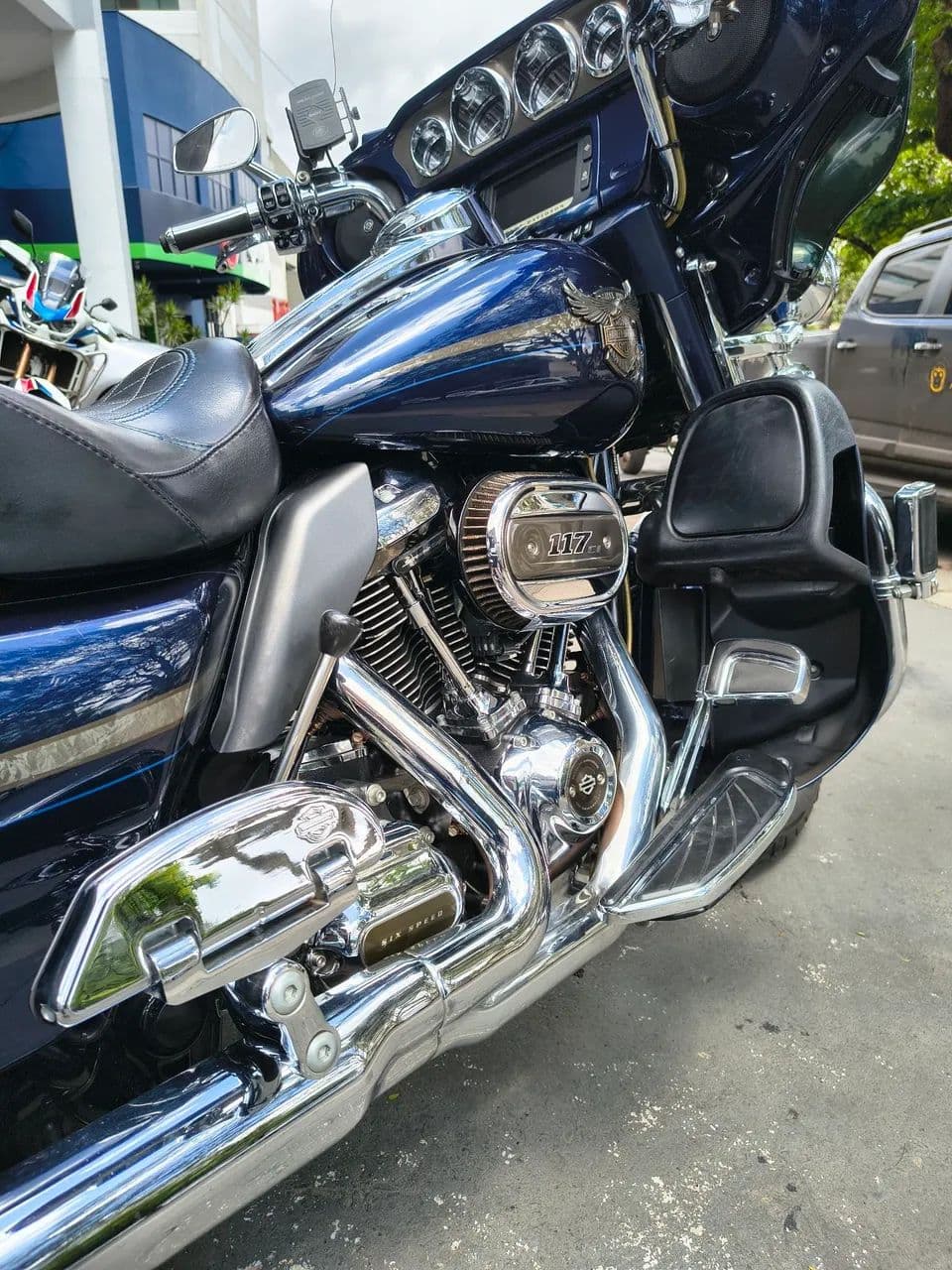 Harley-Davidson CVO Limited 115th Anniversary FLHTKSE 5