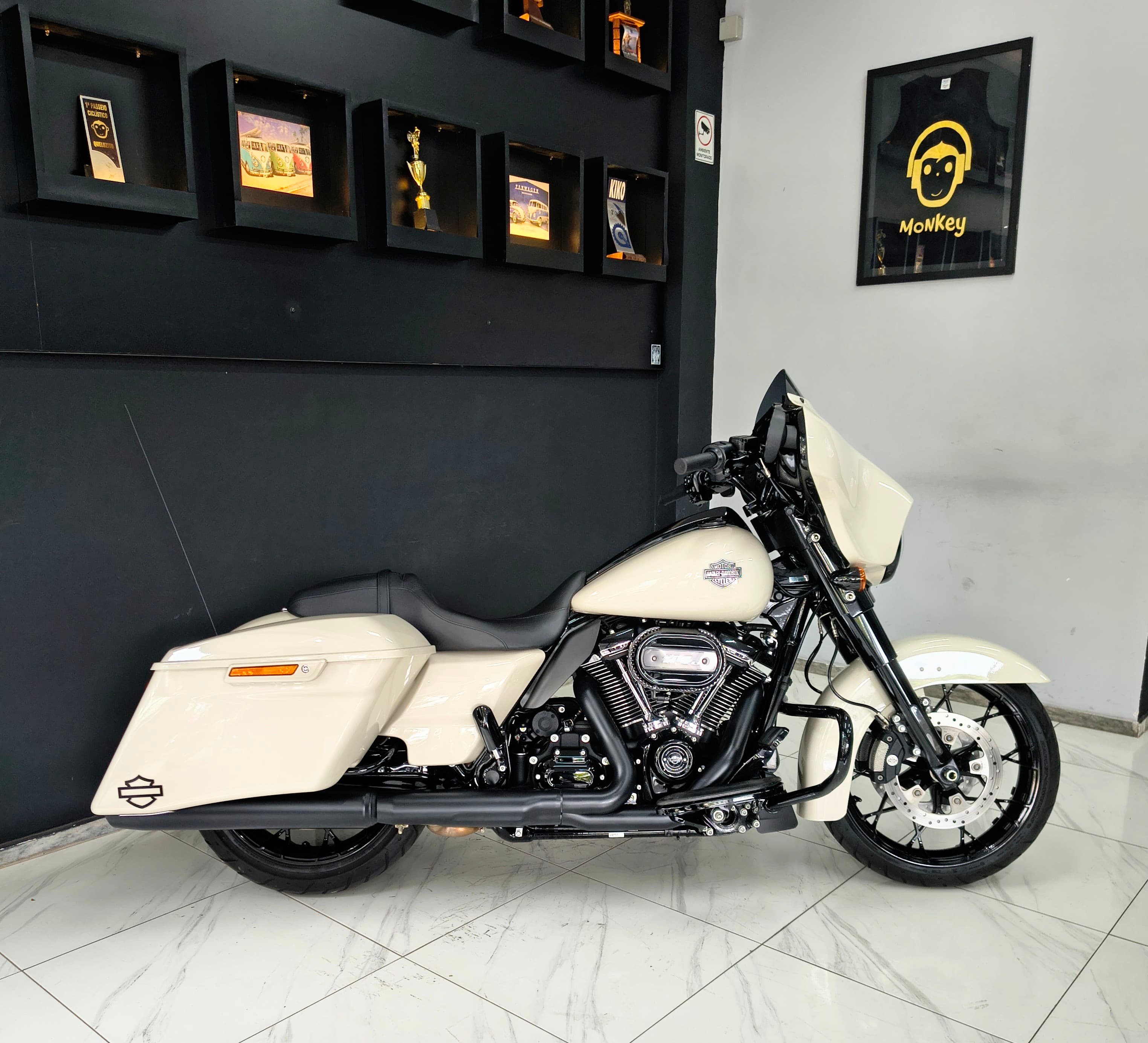 Harley Davidson  Street Glide Special FLHXS  5
