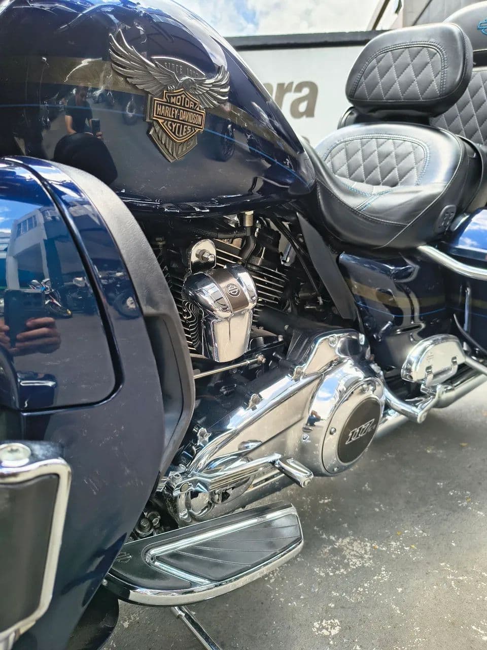 Harley-Davidson CVO Limited 115th Anniversary FLHTKSE 4