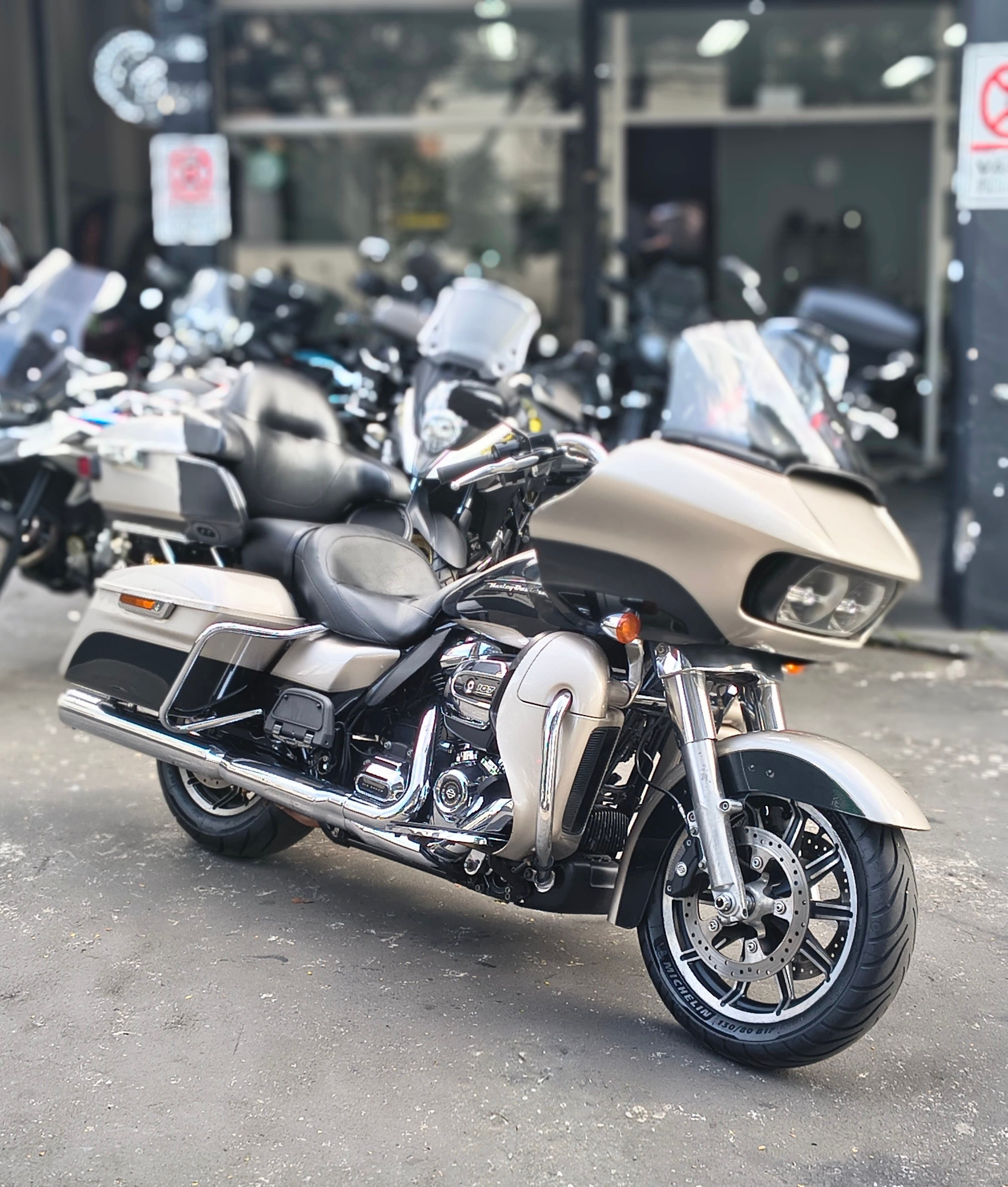 Harley Davidson  Road Glide Ultra FLTRU 