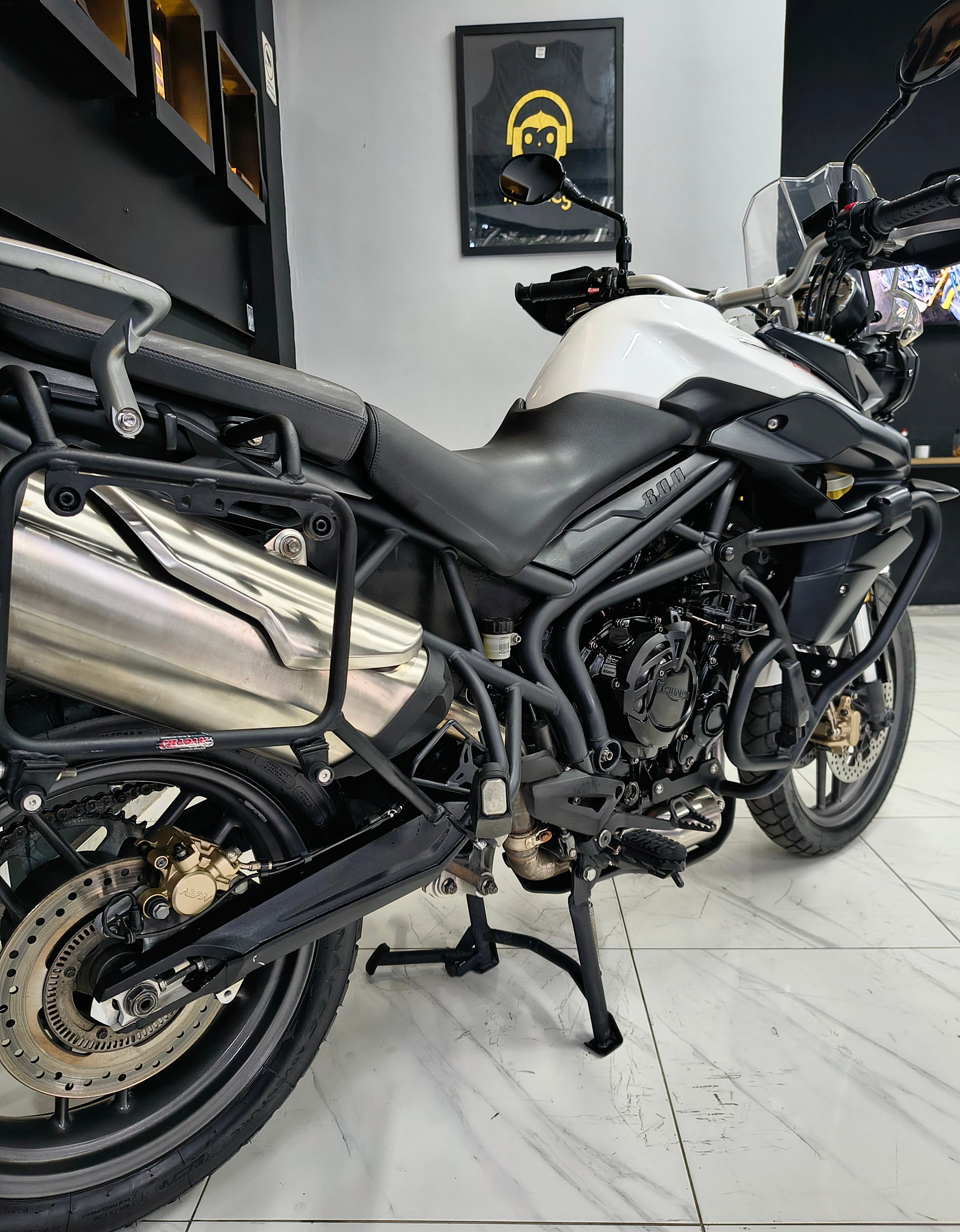Triumph  Tiger 800 2