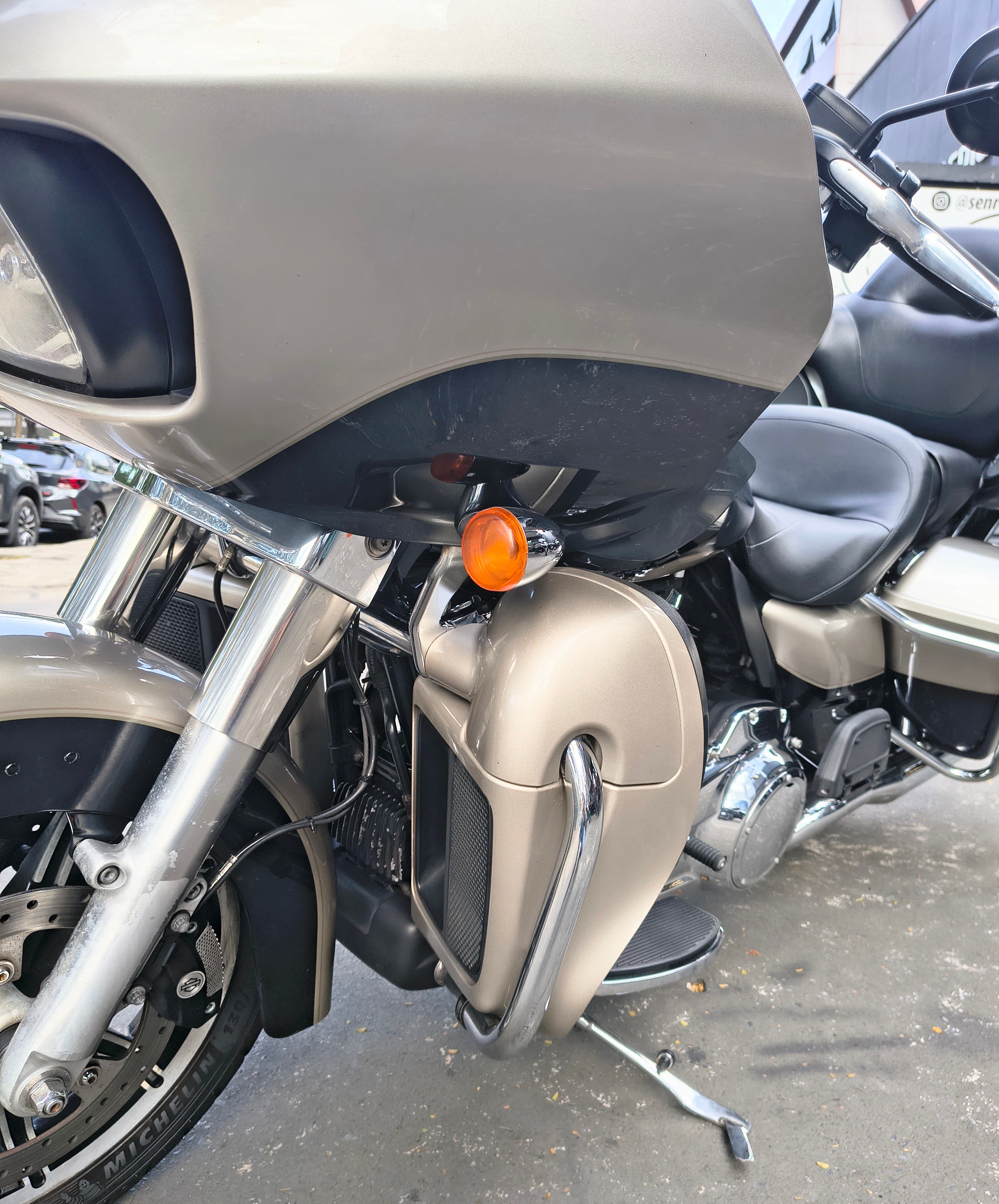 Harley Davidson  Road Glide Ultra FLTRU  6