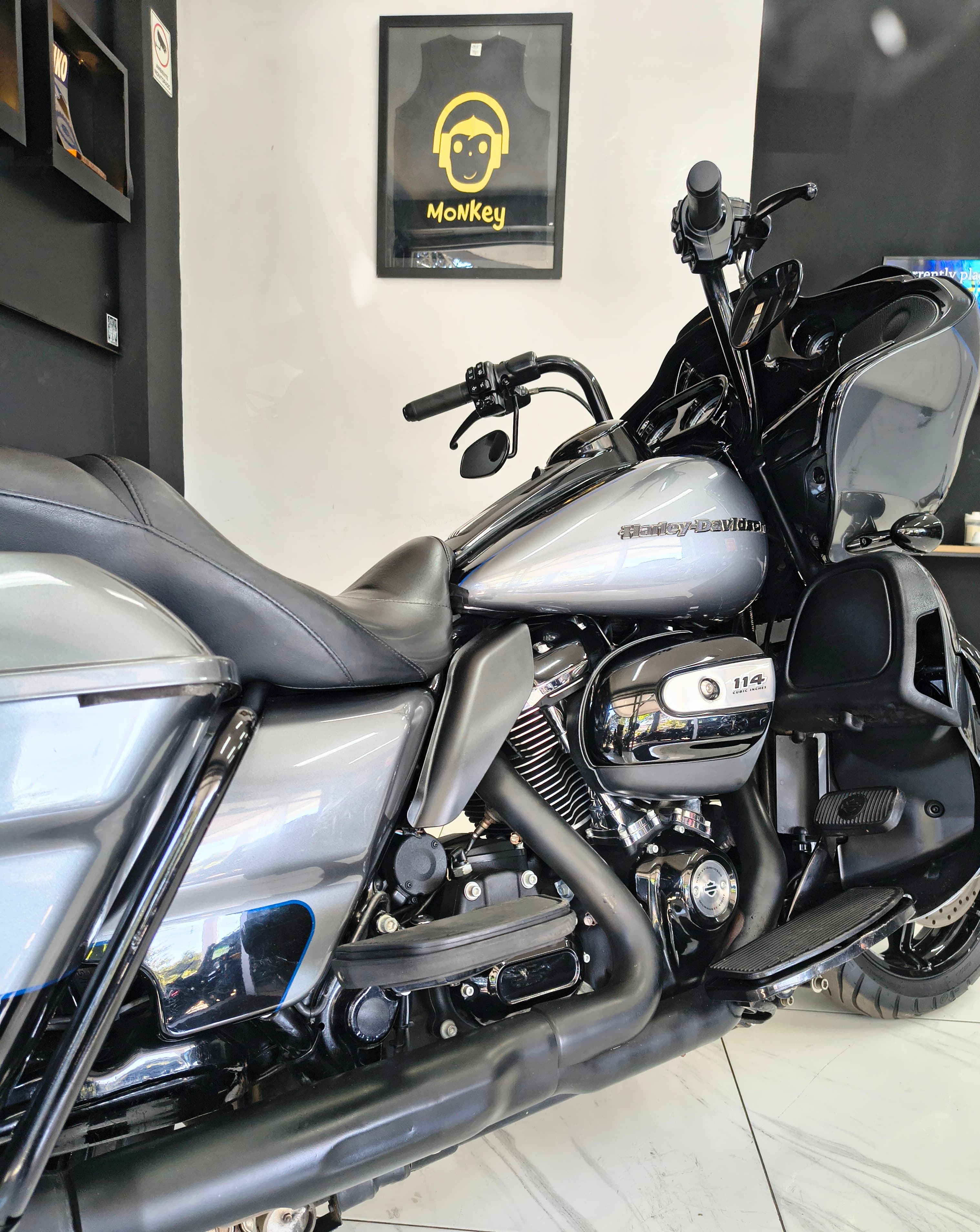 Harley Davidson  Road Glide Limited FLTRK  6