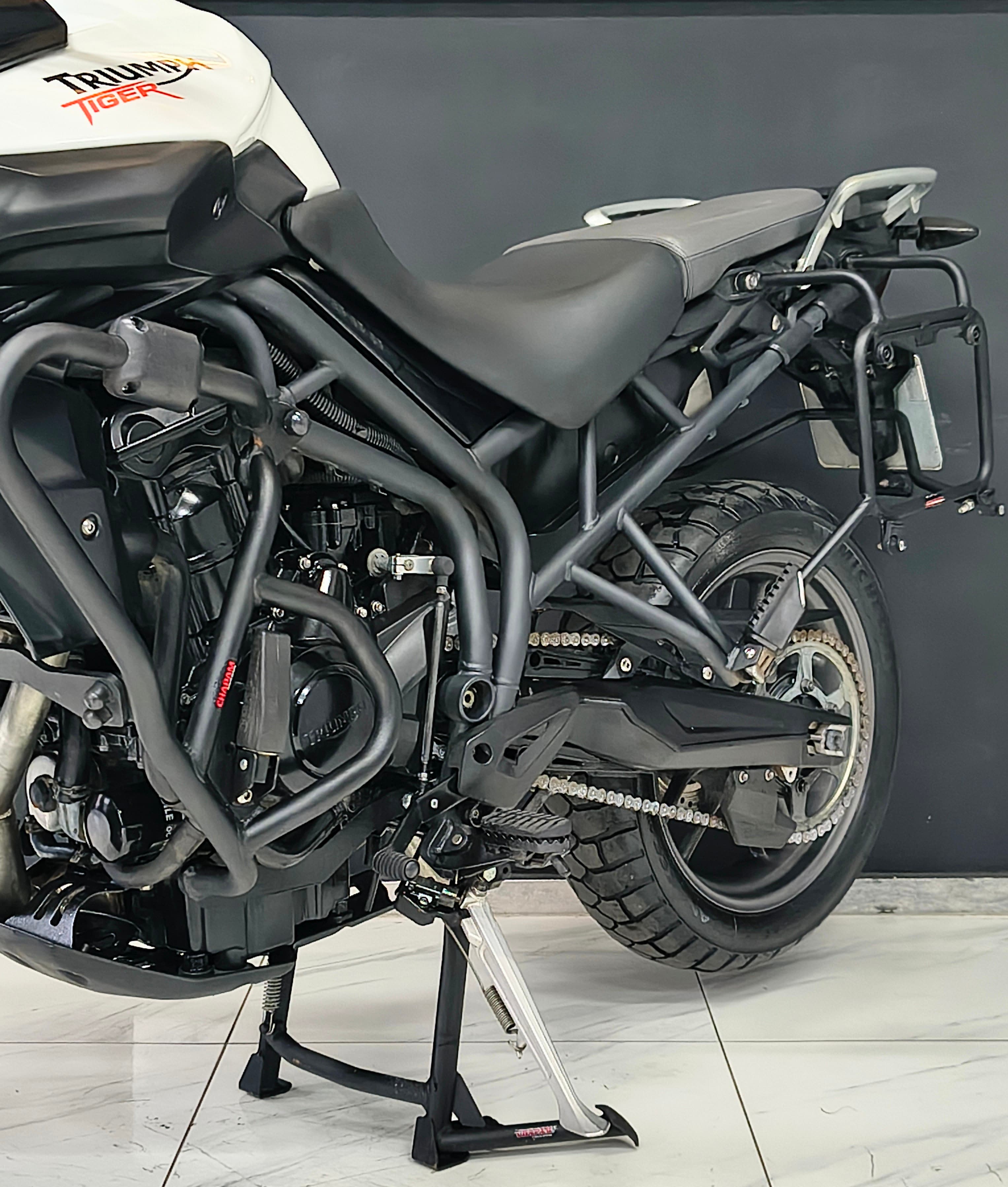 Triumph  Tiger 800 6