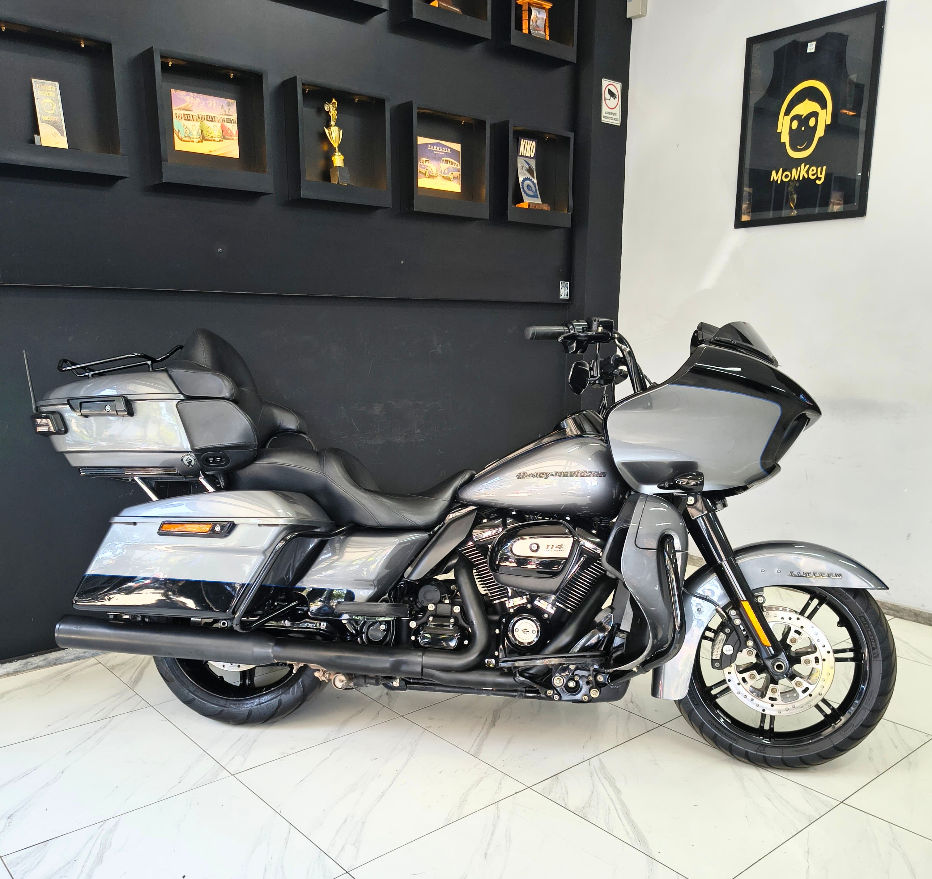Harley Davidson  Road Glide Limited FLTRK  2