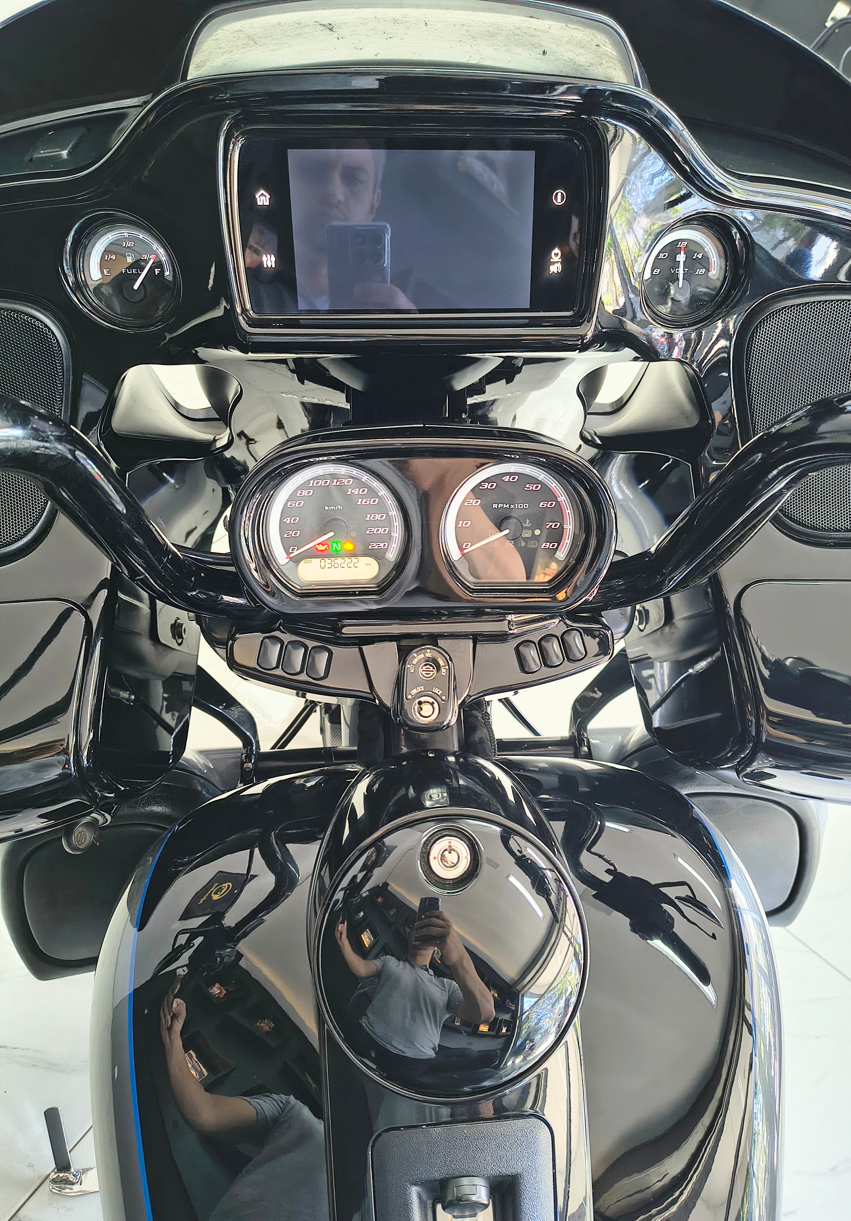 Harley Davidson  Road Glide Limited FLTRK  3